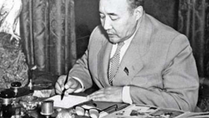 Мұхтар Әуезов – «Абай жолы» эпопеясының авторы