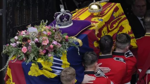 Елизавета II-нің қайтыс болуы және Ұлыбританиядағы биліктің ауысуы